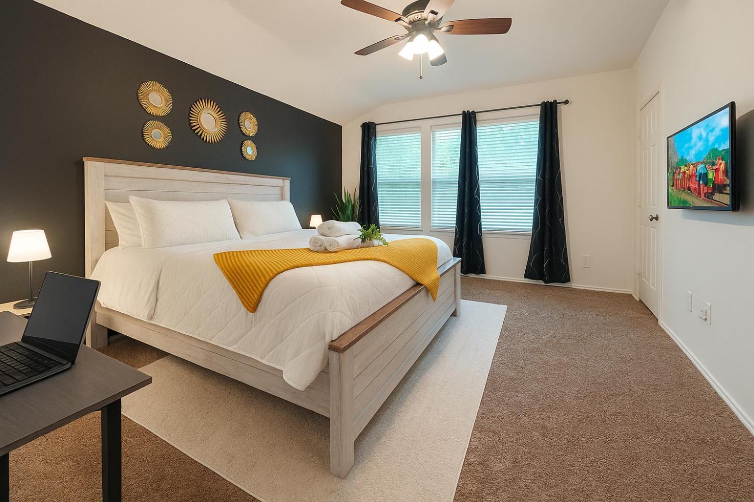 Work, Play & Stay King Bed With Foosball! Aubrey Exterior foto